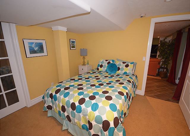 Lower level bedroom queen