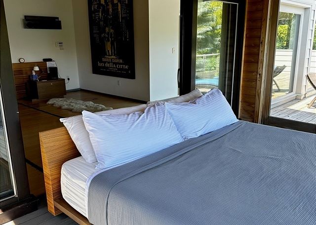 King bed.