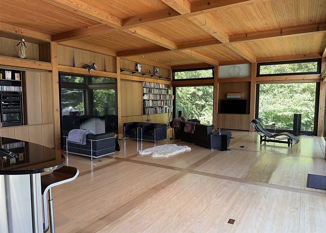 Beautiful main level living area. 