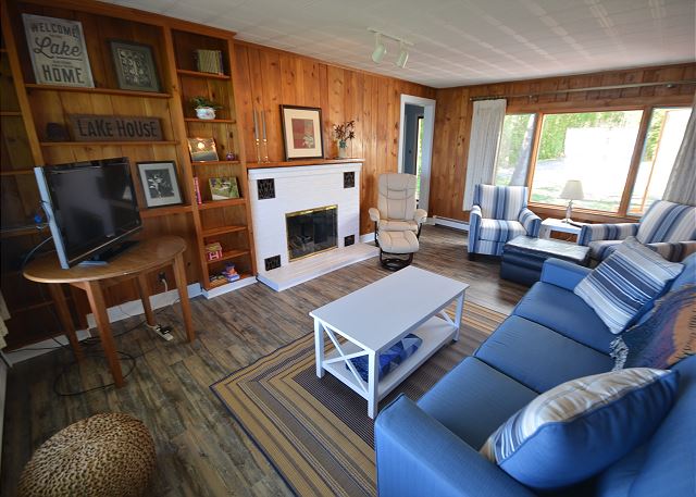 Living room with gas fireplace 