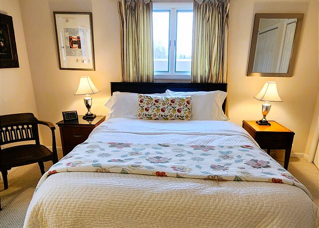 Bedroom with queen bed