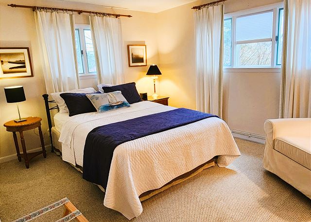 Bedroom with queen bed