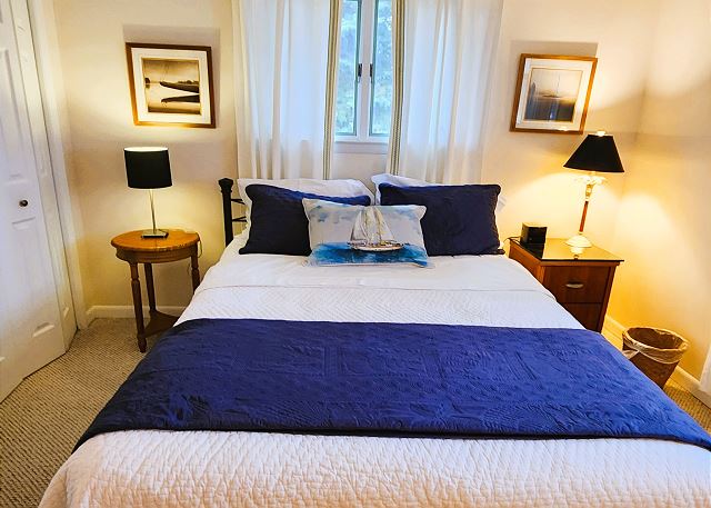 Bedroom with queen bed