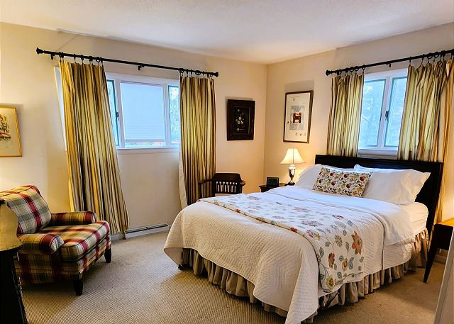 Bedroom with queen bed