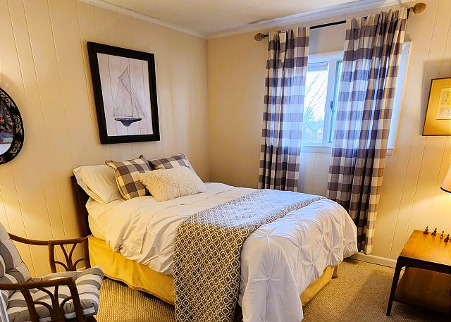 Bedroom with full bed