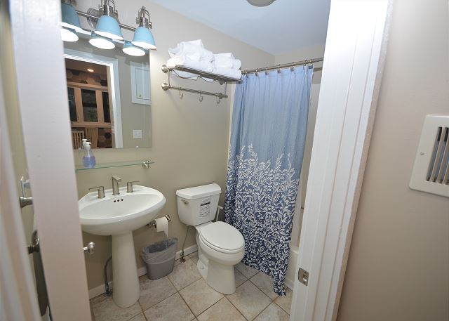 Full bathroom with shower/tub combo
