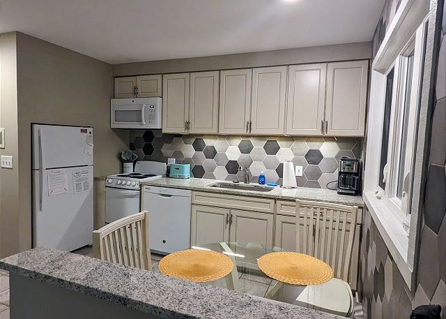 Kitchen with breakfast bar for 2.