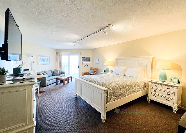 Studio apartment with queen bed
