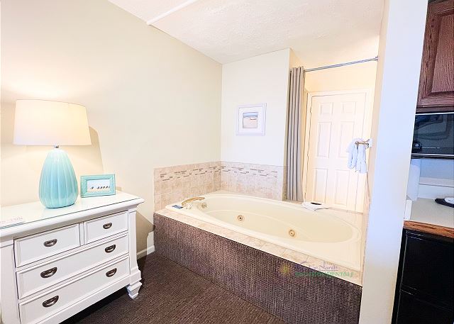 Jetted tub.