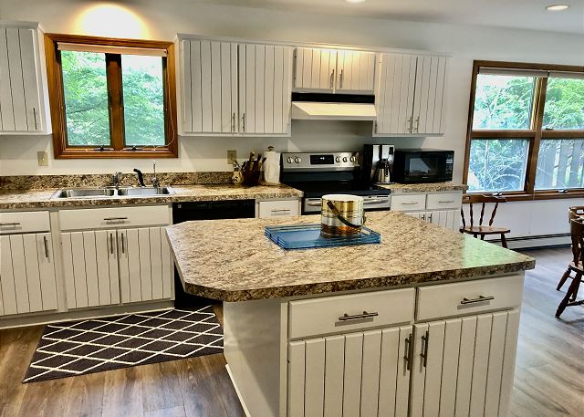 Fully equipped, cooking basics, dishware & flatware, microwave, toaster, drip coffee maker, trash bags, paper towels.
