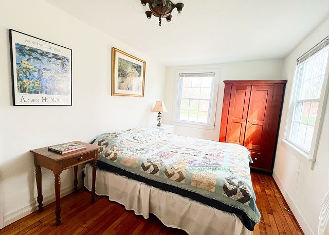 Second bedroom with queen bed. 