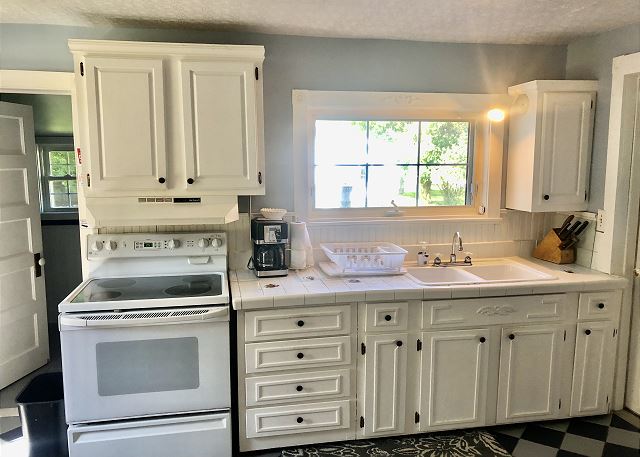 Full kitchen.