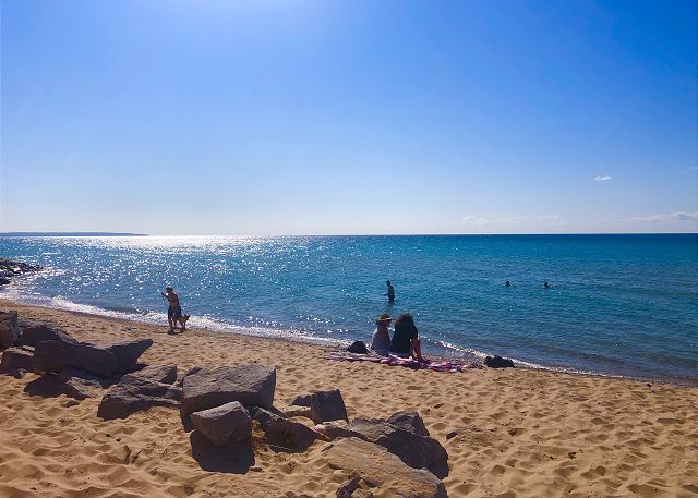 Lake Michigan beach and playground within walking distance