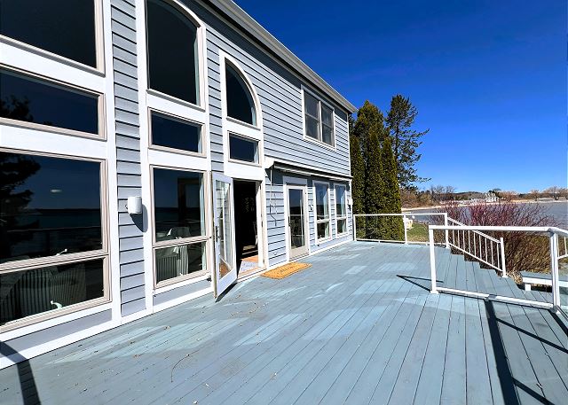 Outdoor deck 