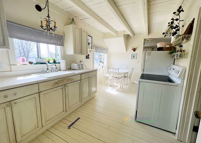 Full kitchen