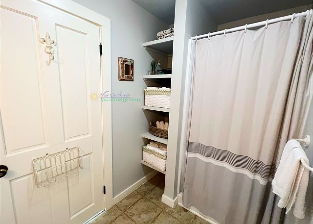 Bathroom with shower/tub. 