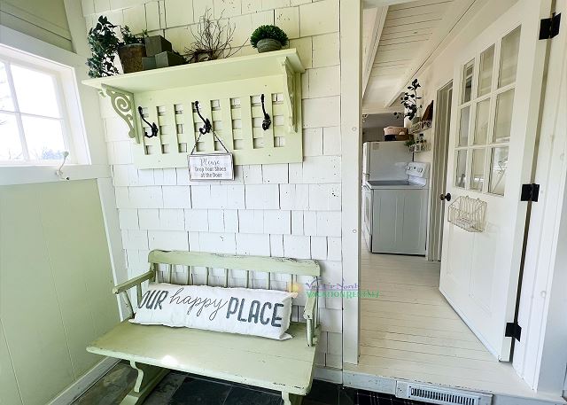 Entry way in to the kitchen.