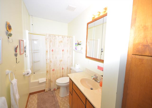 bathroom with shower tub combo, bathroom off kitchen 