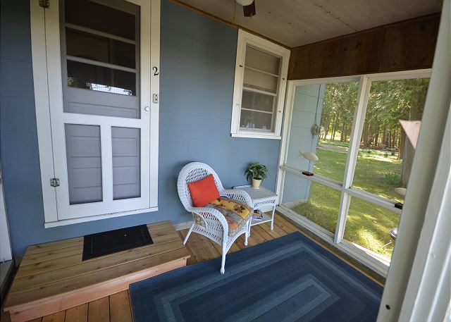 Screened-in porch 