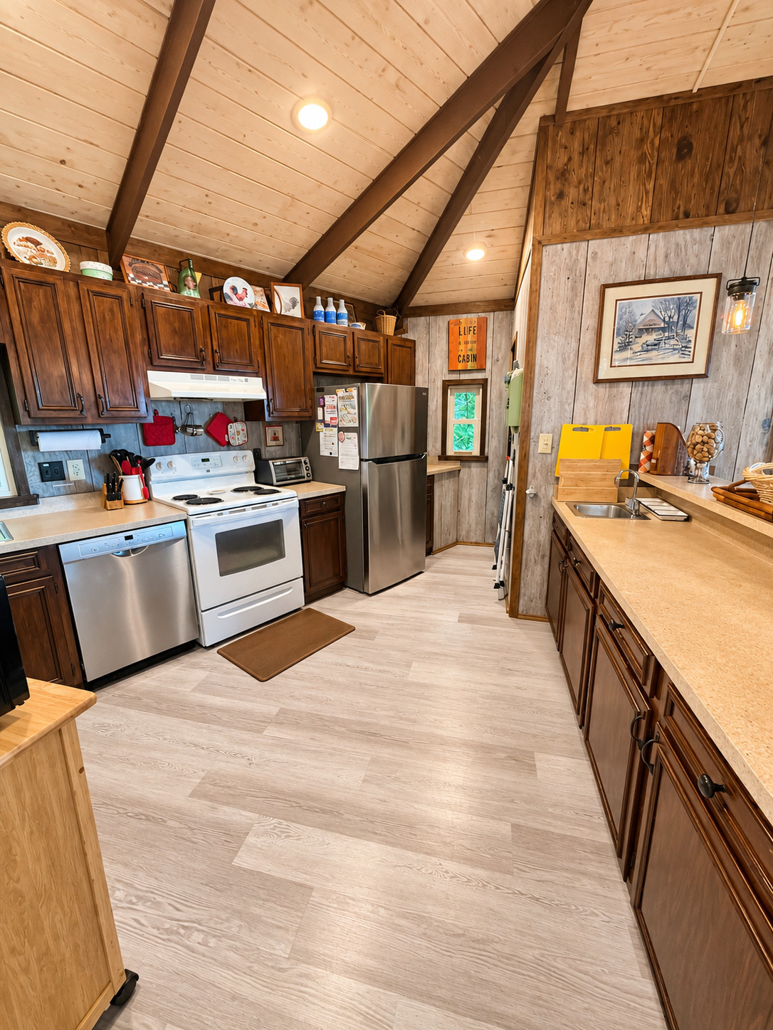 Beech Nutz - mountain view, deck and wood burning fireplace | Photo 8
