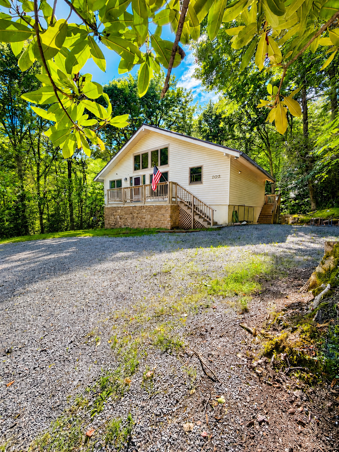 Creekside Perch - Relax - Unwind - Creekside
