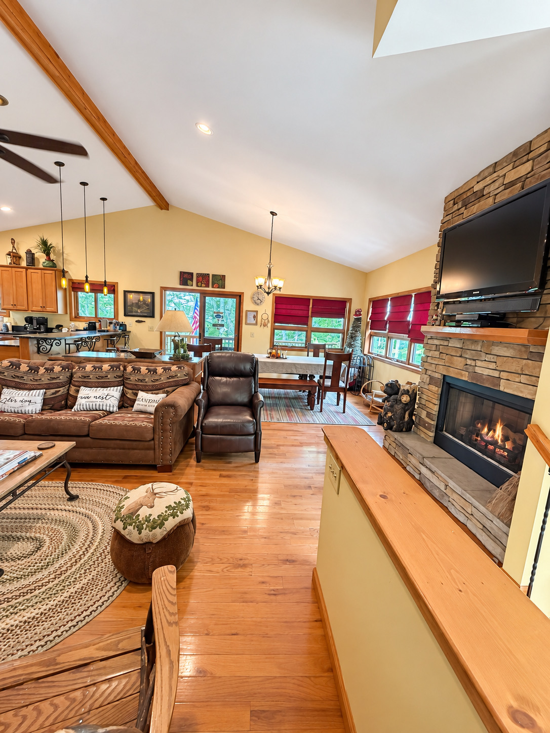 Eagle Rock - Hot Tub, Firepit, Gas Fireplace, Rec Room | Photo 4