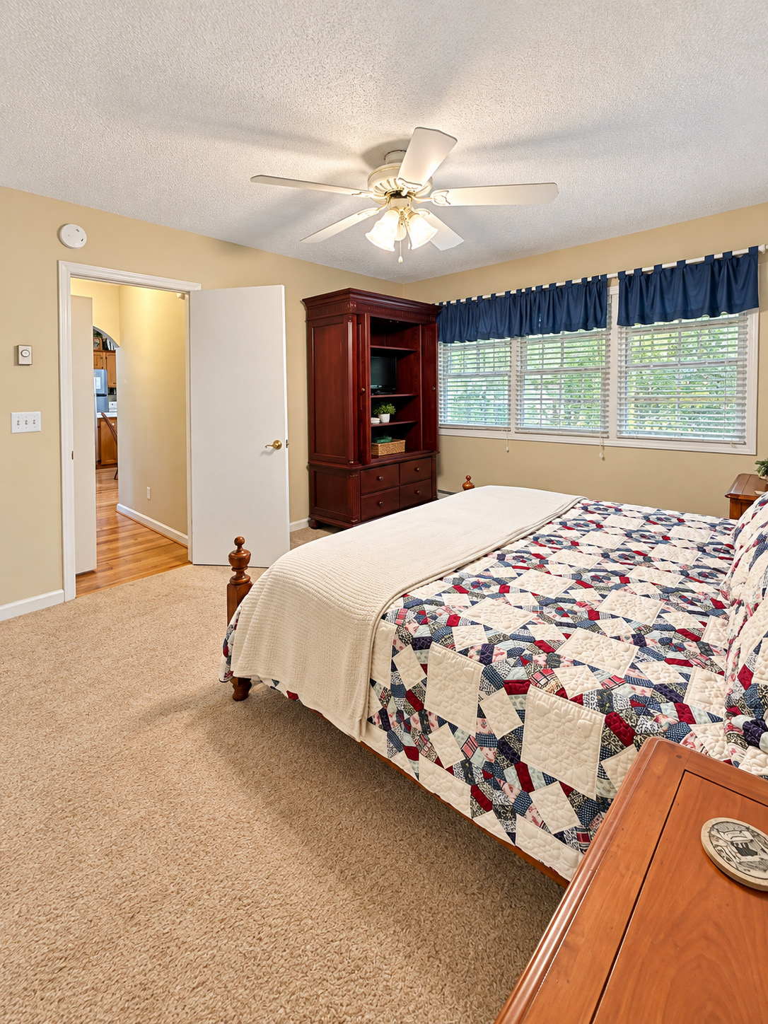 Lakeledge Hideaway - Covered Decks, Located on Beech Mountain | Photo 19