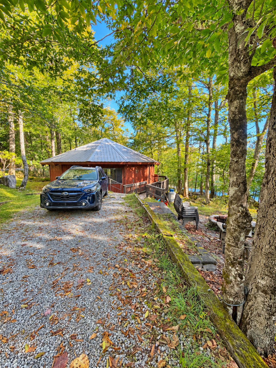 The Tree House with private hot tub, walk to slopes, and pet friendly
