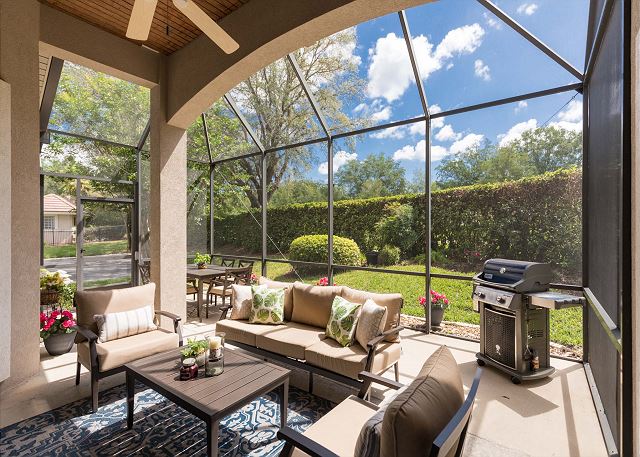 Private home-Large screened lanai-BBQ- sleeps 8-easy walk to pool!