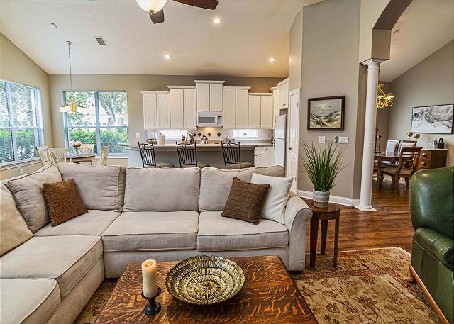 On island time-BBQ-Pool-sleeps 10-near beaches & St. Aug historic district