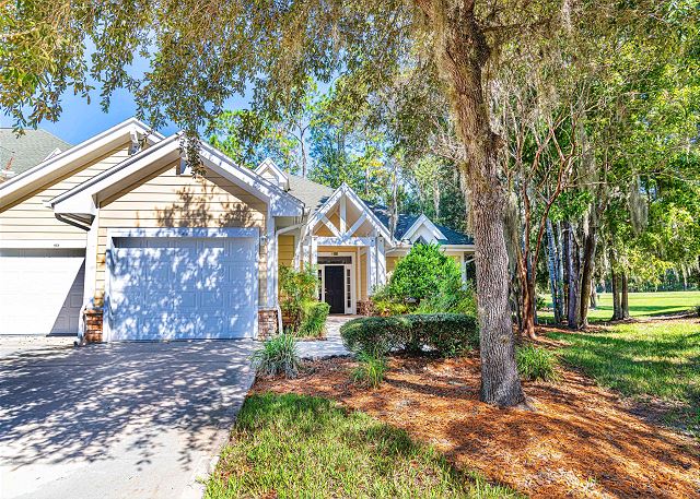 4/4 with Luxurious Spa bathroom-screened lanai-golf-pool-hot tub-near beaches