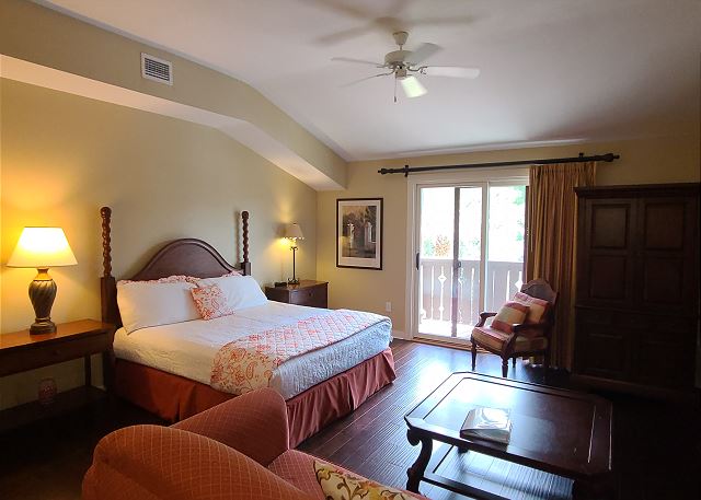 Comm Pool- hot tub- lagoon view- balcony- top floor studio w/ full kitchen