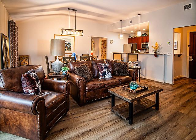 King Bed- SS Appliances- Balcony- Top floor w/ wood floors- near beach