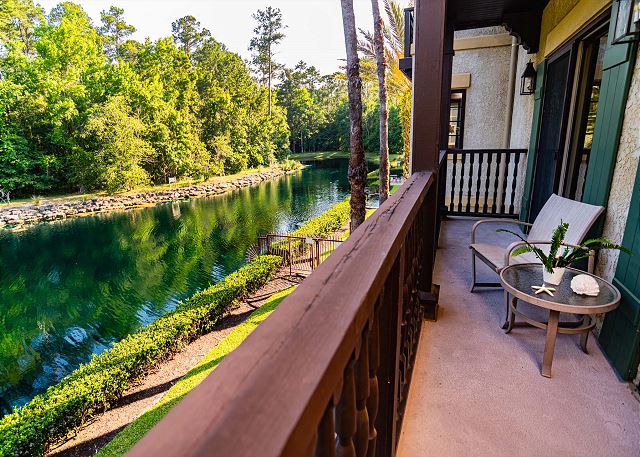 3BR luxury condo-balcony w/ close up water views-sleeps 6-pool/hot tub