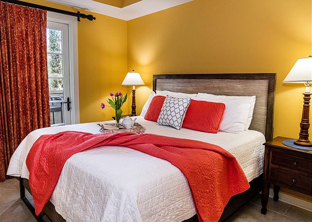 King Suite with full size fridge-balcony-pool courtyard view-sleeper sofa