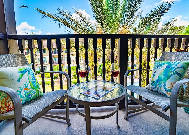 1BR pool courtyard view-private balcony-W/D-3rd fl-no carpet!