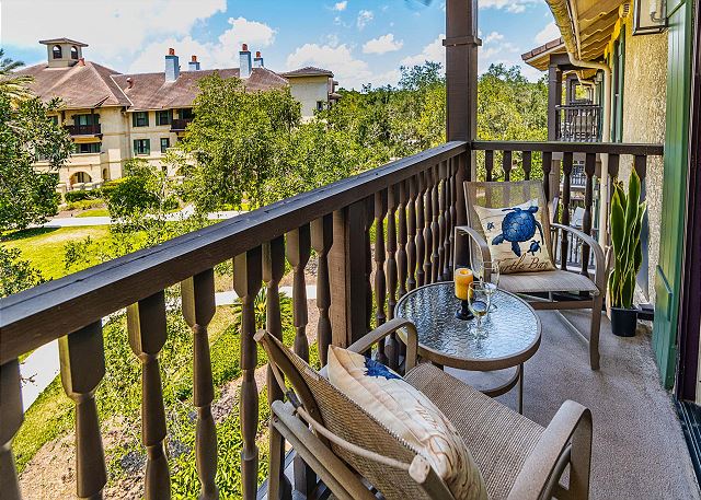 Studio with water view -full kitchen -balcony -community pool & hot tub!