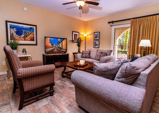 2BR -BBQ -ground floor -fenced lanai courtyard -community pool/hot tub