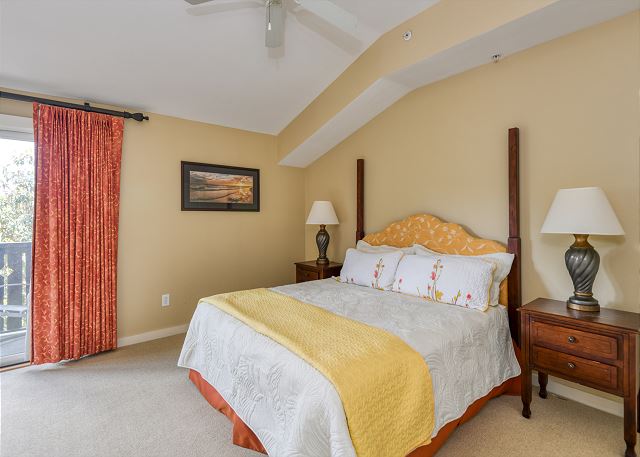 1BR Private balcony-King bed-full kitchen-W/D-community pool & hot tub