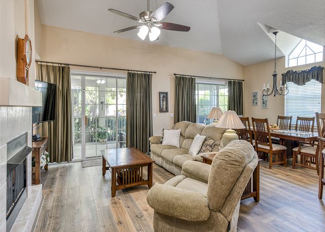 4-BDR sleeps 8 -preserve views-easy walk to pool-hot tub -near beaches!