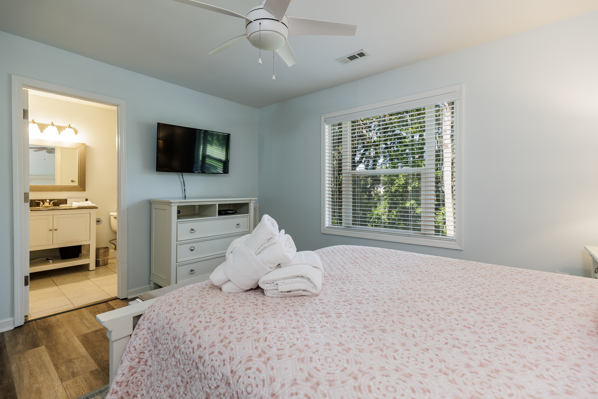 24 The Cottages | Photo 19