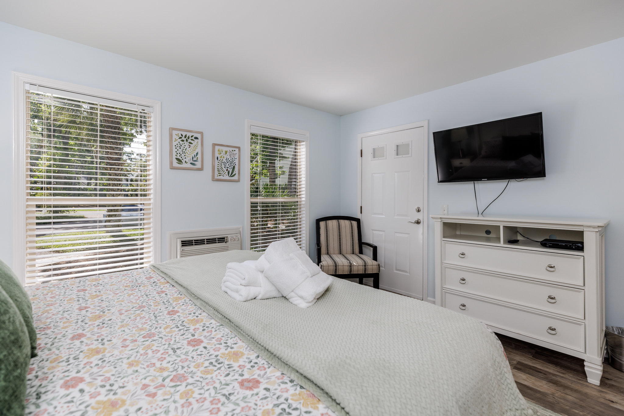 24 The Cottages | Photo 11