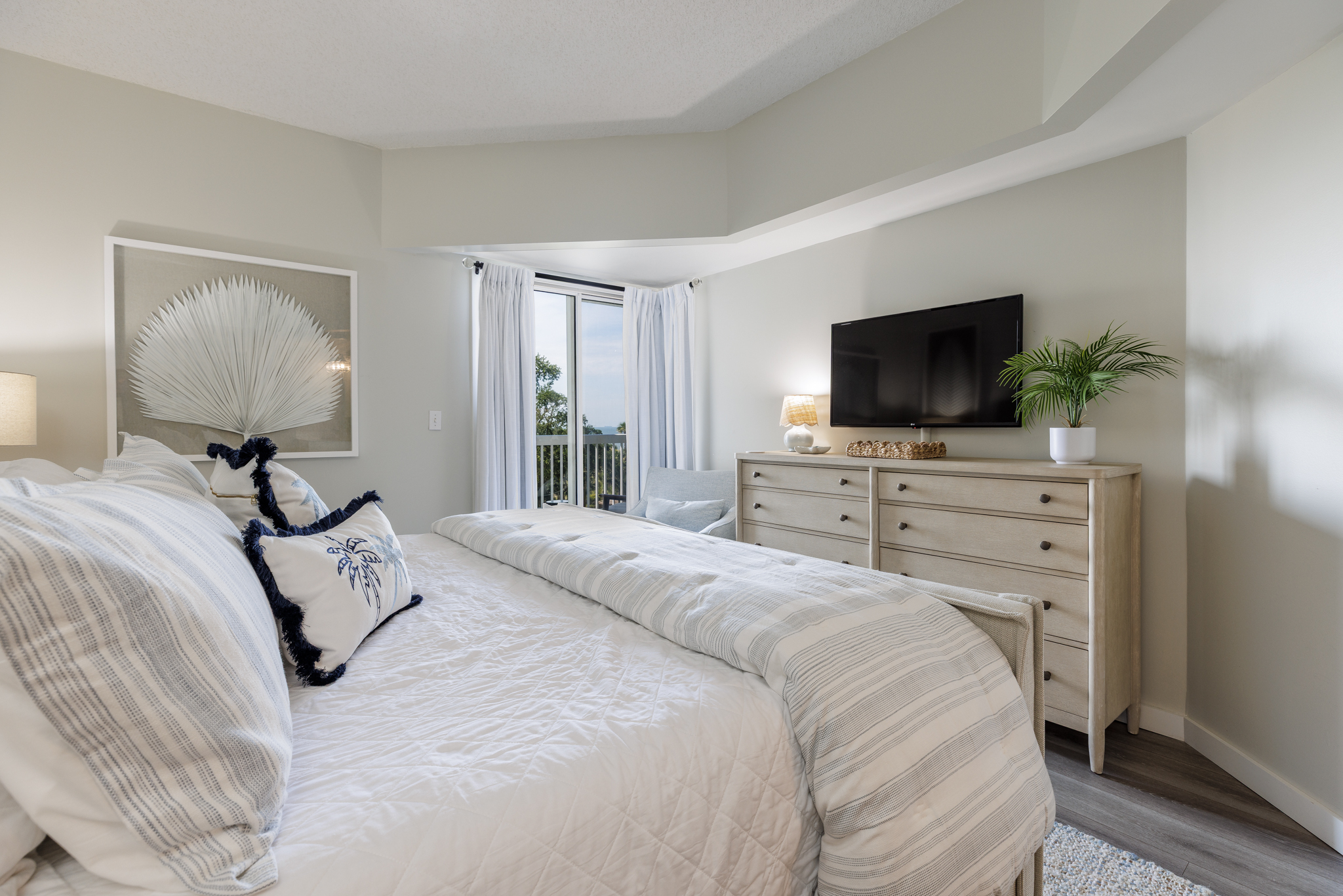 407 Barrington Arms | Photo 15