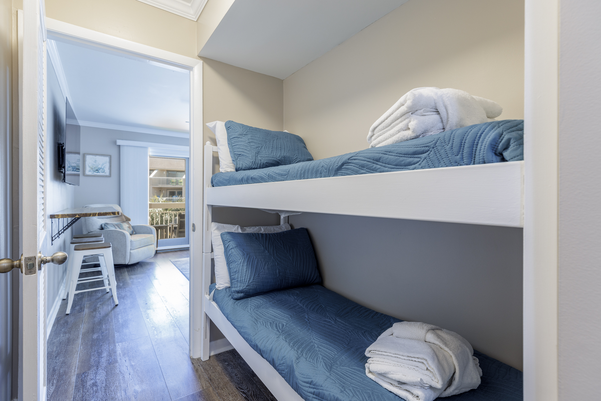 233 Breakers | Photo 8