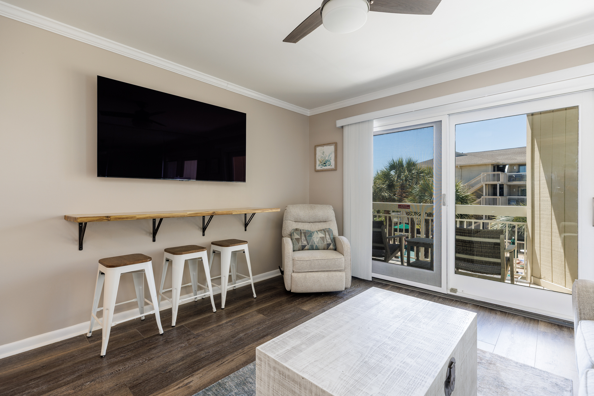 233 Breakers | Photo 3