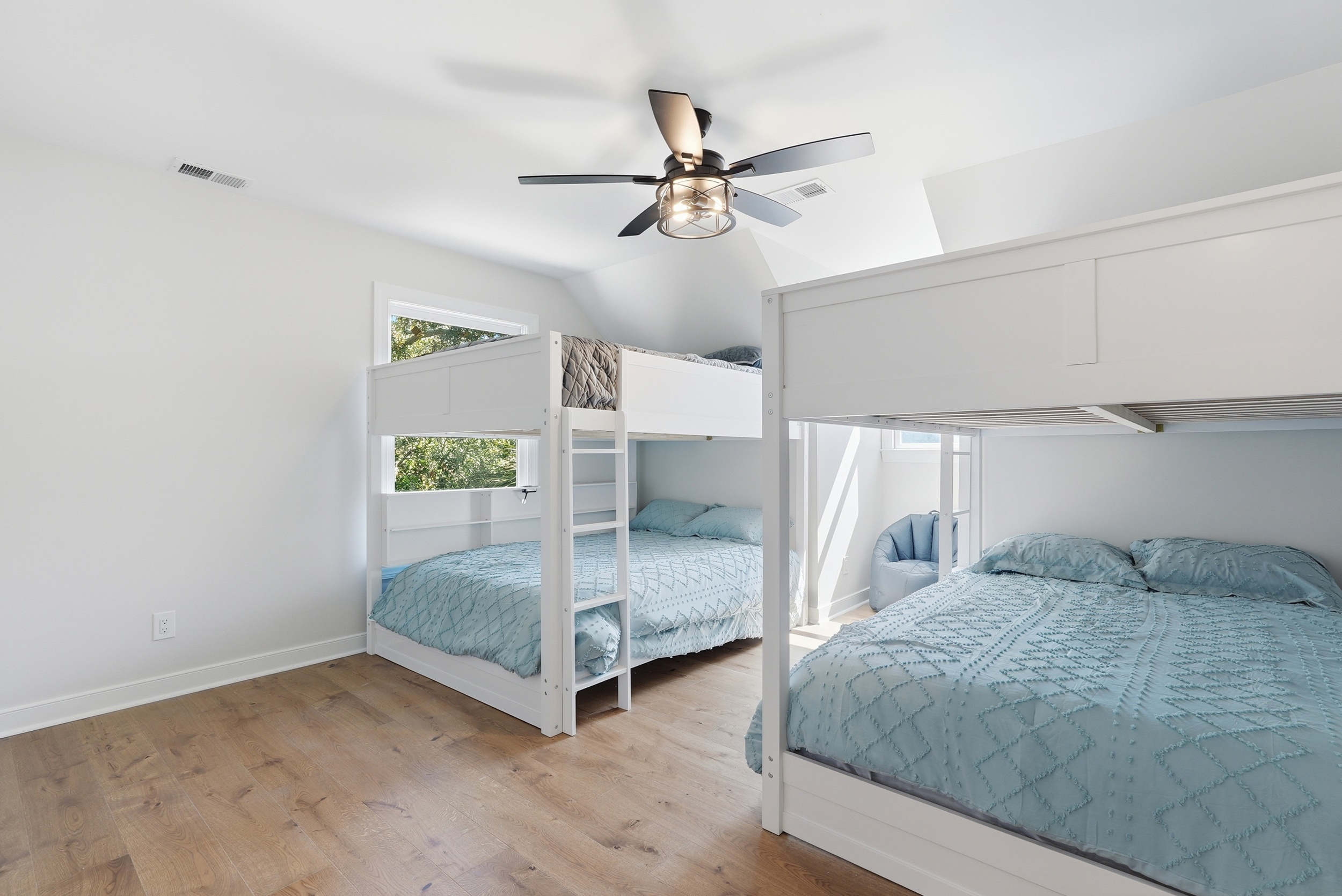 153 Mooring Buoy | Photo 26