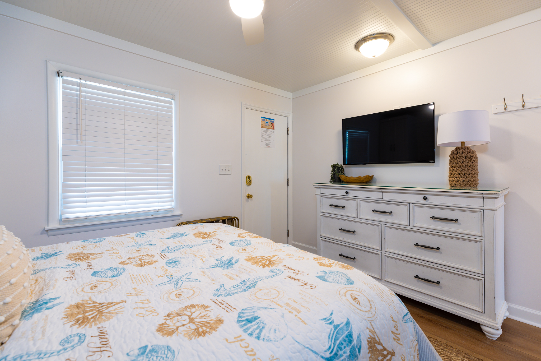 309 Breakers | Photo 12