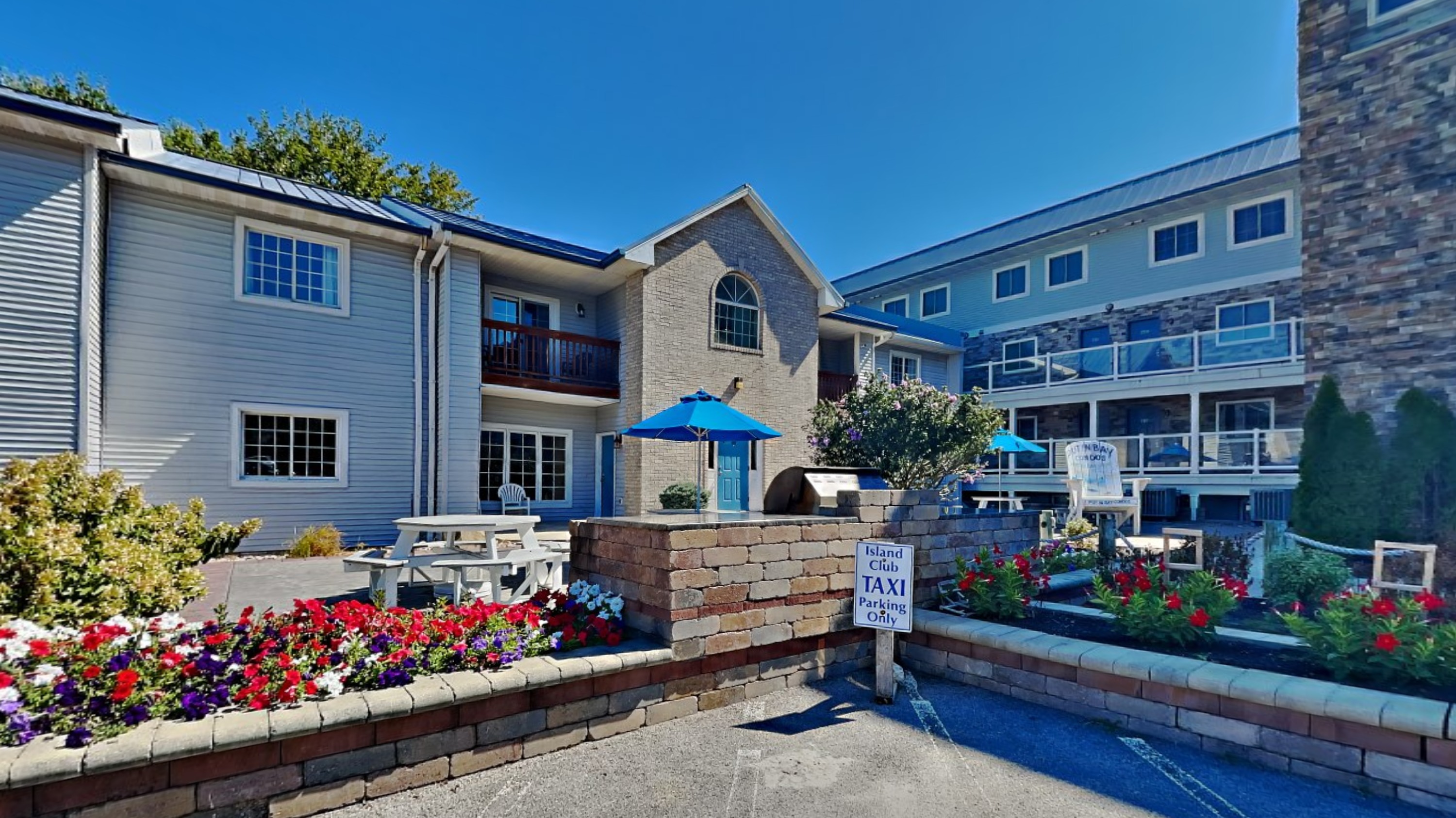 Put-in-Bay Poolview Condo #1