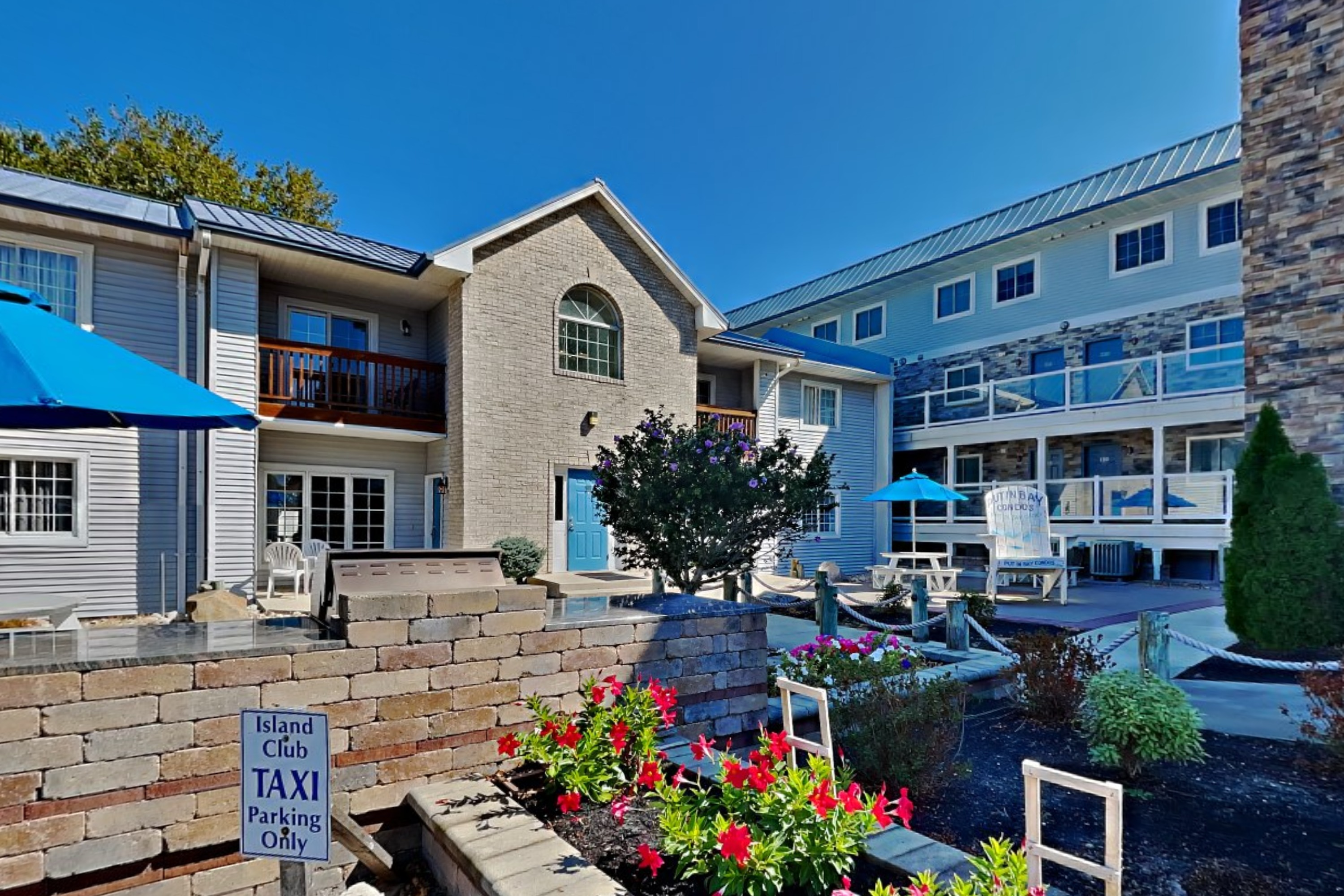 Put-in-Bay Poolview Condo #2