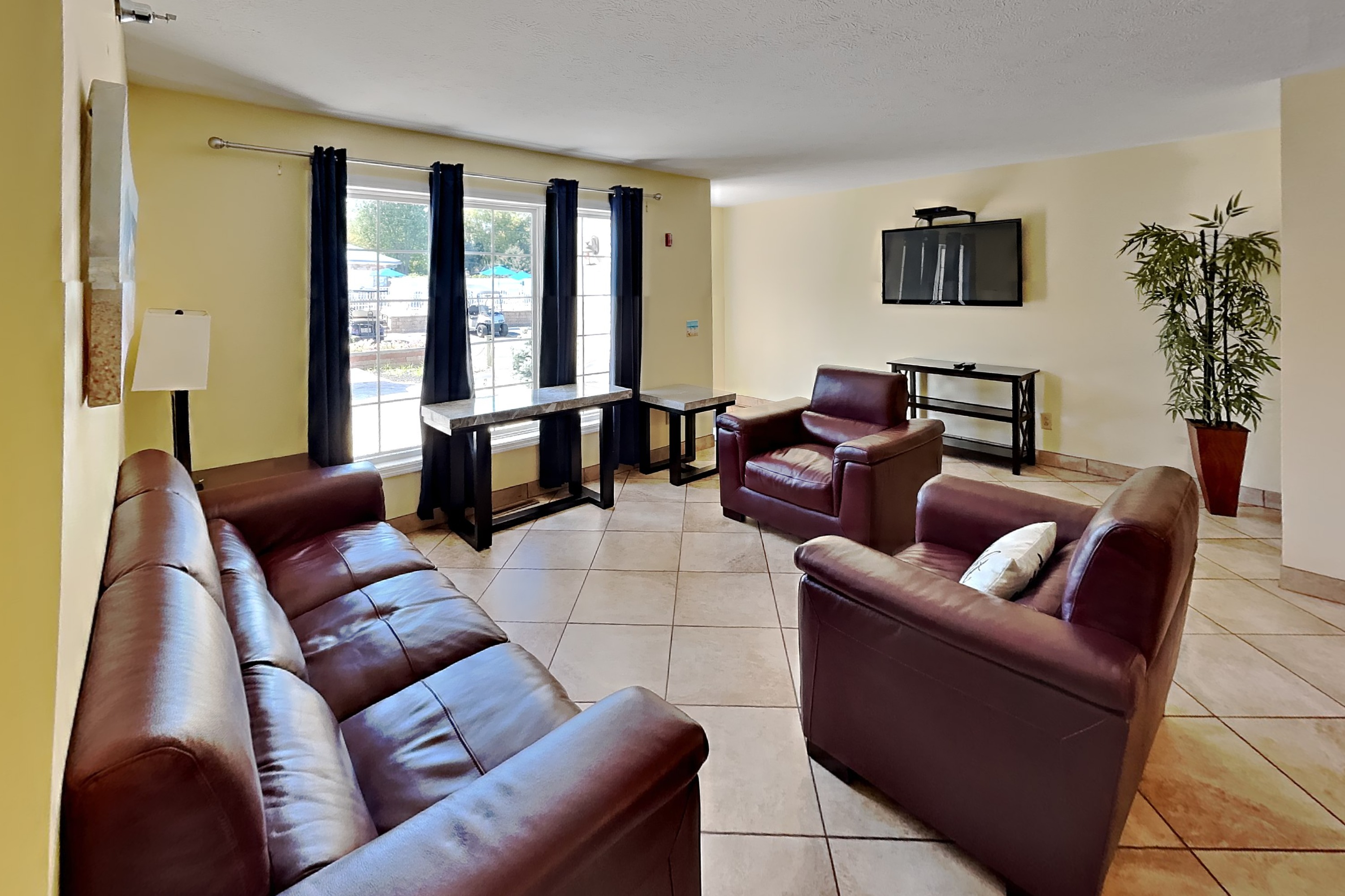 Put-in-Bay Poolview Condo #3